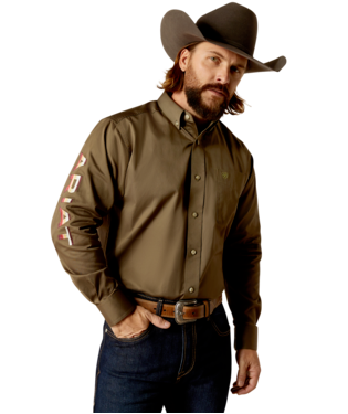 MNS TEAM LOGO TWILL LS SHRT OLIVE GREEN/ORANGE